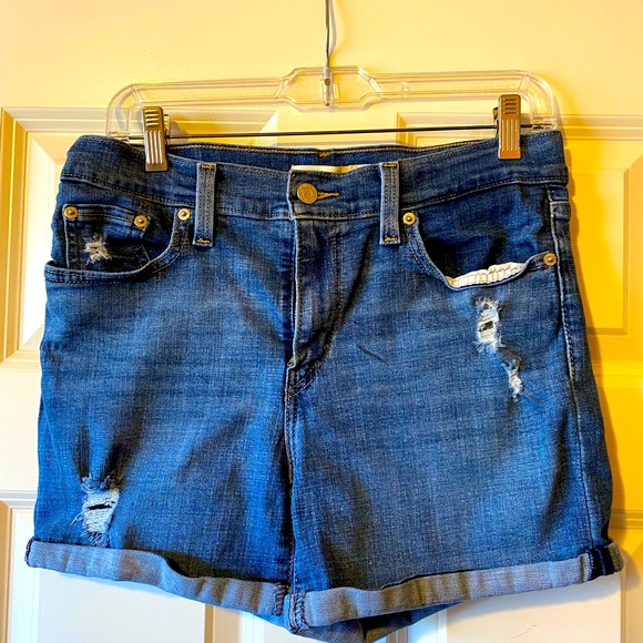 Levi's Pants - Levi’s cuffed stretchy denim shorts. Waist 29..